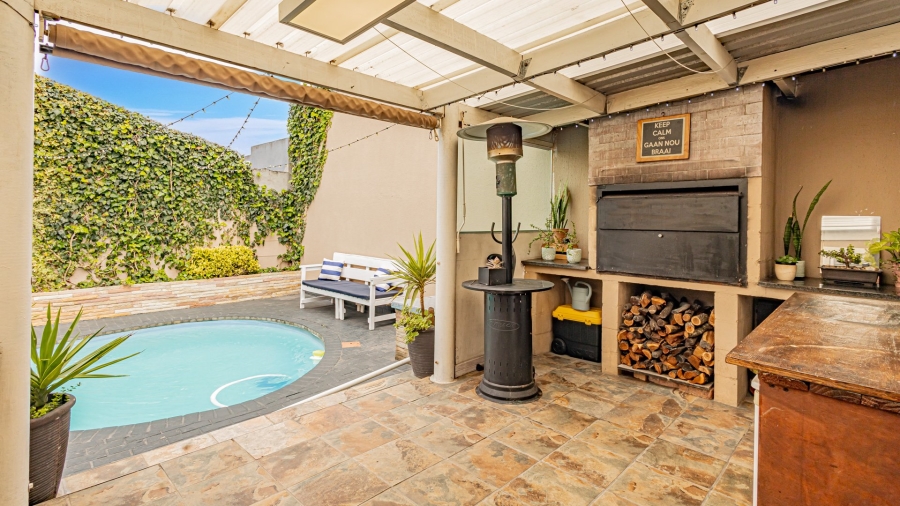 3 Bedroom Property for Sale in Westridge Western Cape